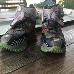 Unworn NWT toddler 7 Jurassic world high top sneakers